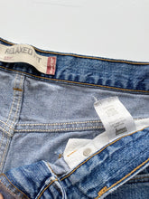 Load image into Gallery viewer, Levi’s 550 W36 L30
