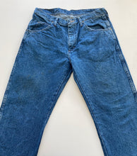 Load image into Gallery viewer, Wrangler Jeans W34 L29