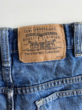 Load image into Gallery viewer, 90s Levi’s high waisted shorts
