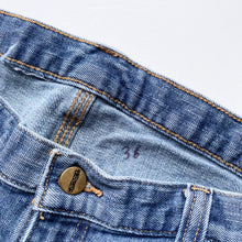 Load image into Gallery viewer, Carhartt Shorts W36