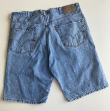 Load image into Gallery viewer, Levis 505 shorts
