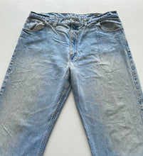 Load image into Gallery viewer, Carhartt Jeans W42 L32