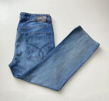 Load image into Gallery viewer, Calvin Klein Jeans W38 L32