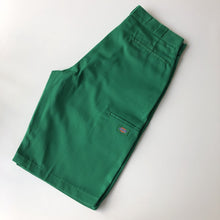 Load image into Gallery viewer, Dickies shorts W36