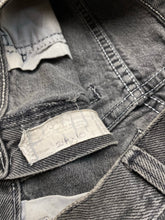 Load image into Gallery viewer, 90s Wrangler high waisted shorts