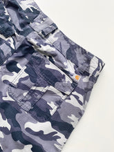 Load image into Gallery viewer, Carhartt Camo Shorts W32