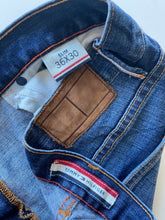 Load image into Gallery viewer, Tommy Hilfiger Jeans W36 L30