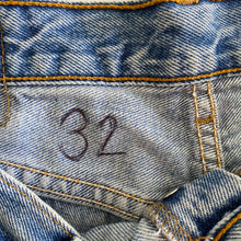 Load image into Gallery viewer, 90s Levi’s mini skirt