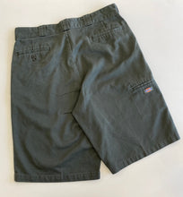 Load image into Gallery viewer, Dickies Shorts W35