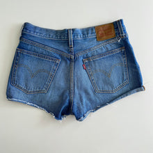 Load image into Gallery viewer, 90s Levi’s high waisted shorts
