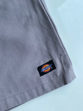 Load image into Gallery viewer, Dickies Shorts W34