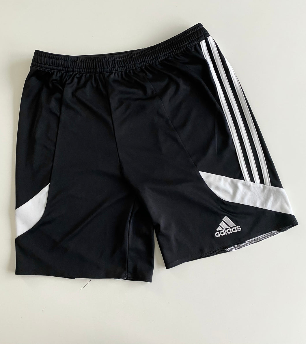 Adidas shorts (M)