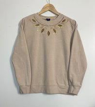 Load image into Gallery viewer, Embroidered sweatshirt (L)