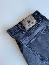 Load image into Gallery viewer, Wrangler Jeans W36 L30