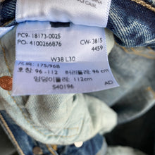Load image into Gallery viewer, Levi’s 501 W38 L30