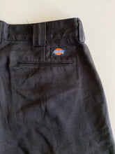 Load image into Gallery viewer, Dickies Shorts W32