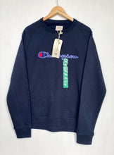 Load image into Gallery viewer, Champion sweatshirt (L)