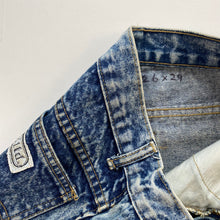 Load image into Gallery viewer, 90s Acid Wash Jeans W26 L29