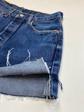 Load image into Gallery viewer, 90s Levi’s Shorts