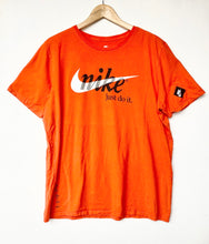 Load image into Gallery viewer, Nike T-shirt (XL)