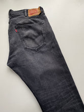 Load image into Gallery viewer, Levi’s 501 W40 L32