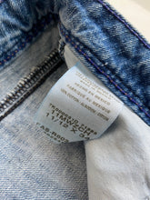 Load image into Gallery viewer, Wrangler Jeans W33 L34