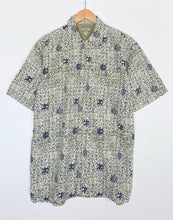 Load image into Gallery viewer, Crazy print shirt (M)