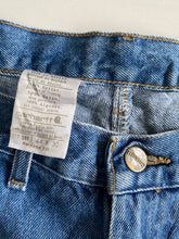Load image into Gallery viewer, Carhartt Jeans W44 L30