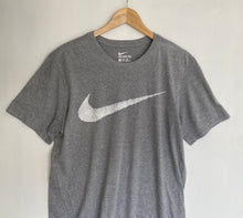 Load image into Gallery viewer, Nike t-shirt (L)