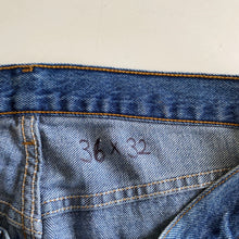Load image into Gallery viewer, Levi’s 582 W36 L32