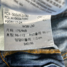 Load image into Gallery viewer, Levi’s 569 W38 L30