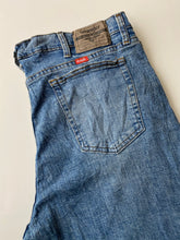 Load image into Gallery viewer, Wrangler Jeans W36 L34