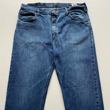 Load image into Gallery viewer, Wrangler Jeans W38 L29