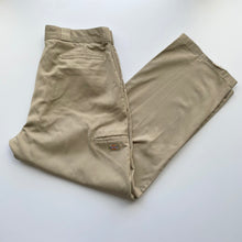 Load image into Gallery viewer, Distressed Dickies W40 L32