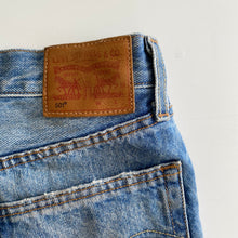 Load image into Gallery viewer, 90s Levi’s high waisted shorts