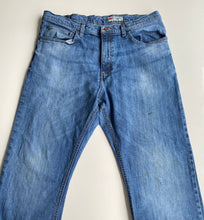 Load image into Gallery viewer, Wrangler Jeans W36 L30