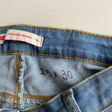 Load image into Gallery viewer, Levi’s Jeans W25 L30