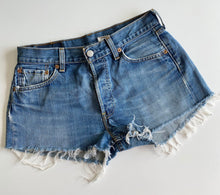 Load image into Gallery viewer, 90s Levi’s high waisted shorts