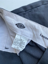 Load image into Gallery viewer, Dickies Shorts W34
