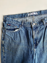 Load image into Gallery viewer, Tommy Hilfiger Jeans W35 L30
