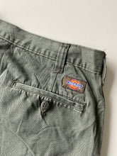 Load image into Gallery viewer, Dickies Shorts W42