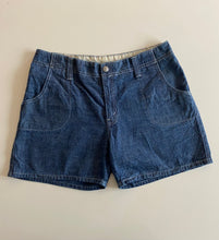 Load image into Gallery viewer, 90s Levi’s High Waist Shorts W32