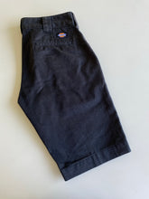 Load image into Gallery viewer, Dickies Shorts W30