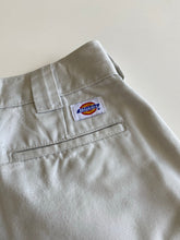 Load image into Gallery viewer, Dickies Shorts W28