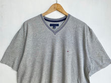 Load image into Gallery viewer, Tommy Hilfiger T-shirt (XL)