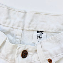 Load image into Gallery viewer, 90s Levi’s Shorts W24