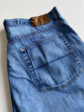 Load image into Gallery viewer, Nautica Jeans W36 L32