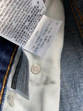 Load image into Gallery viewer, Levi’s 511 Shorts W36