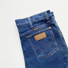 Load image into Gallery viewer, Wrangler Jeans W33 L30