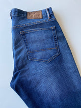 Load image into Gallery viewer, Tommy Hilfiger Jeans W36 L30